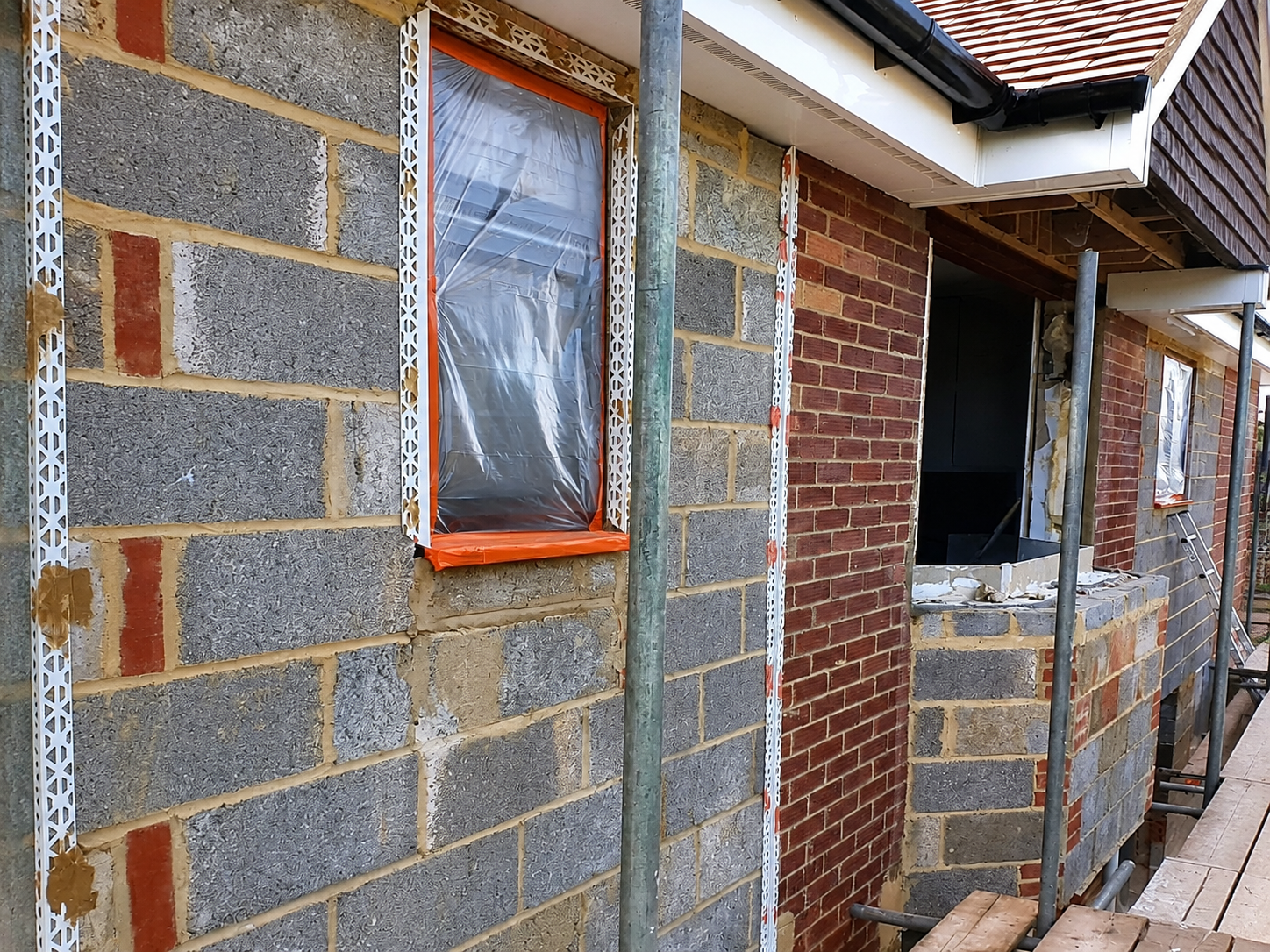 Side extension in brickwork with new window openings