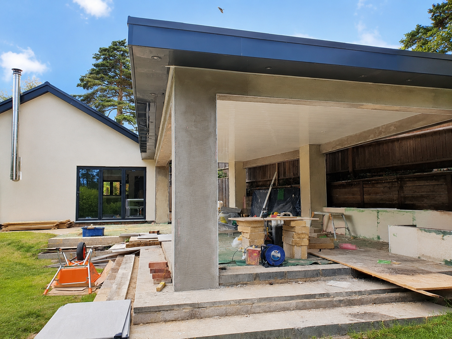 Roof structure of an extension under construction
